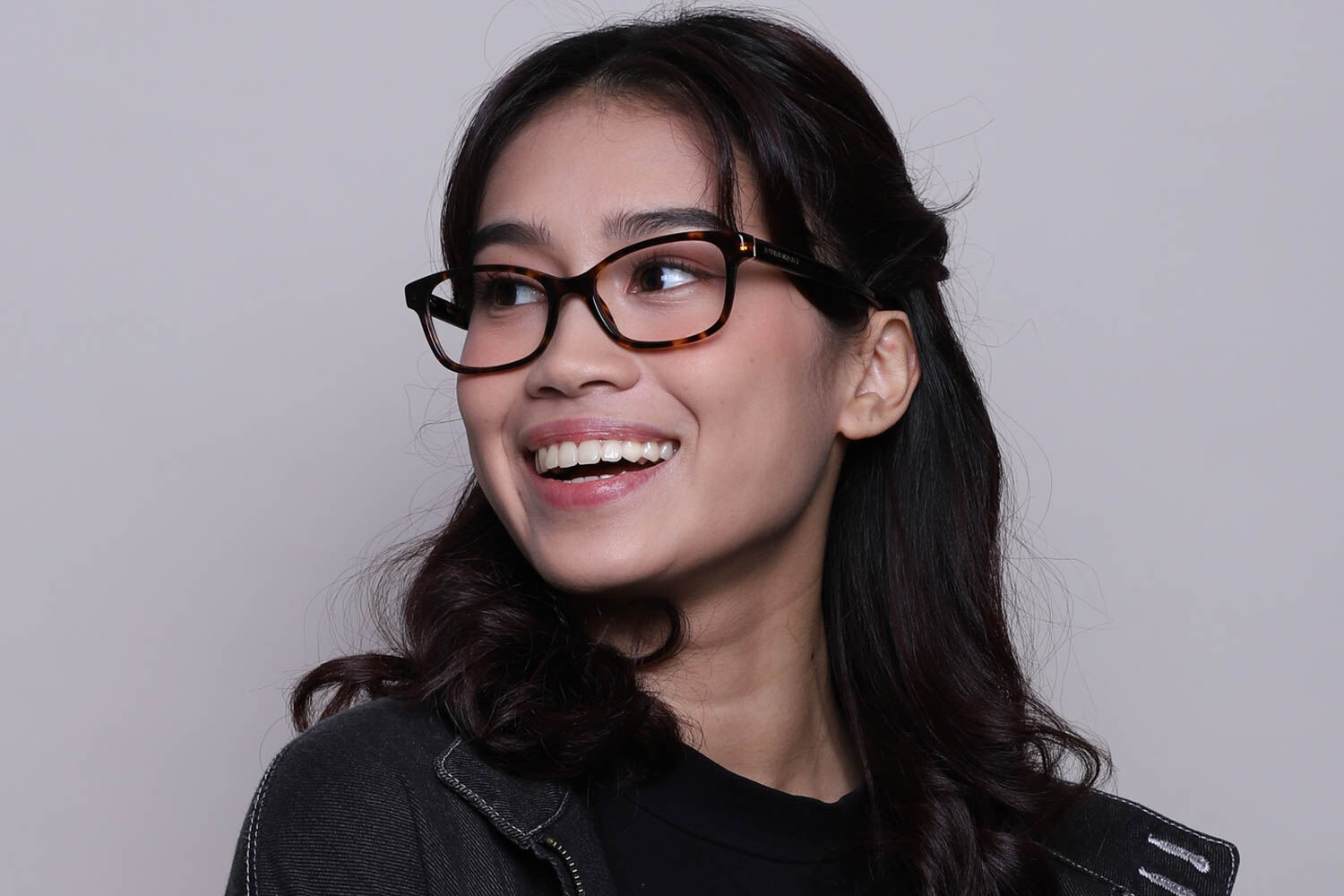 BURBERRY専用ページ 伯伯里AW25 活动模特：Lina Zhang Assa Baradji Libby Bennett